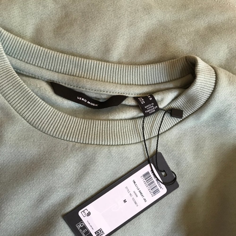 NWT VERO MODA SWEATSHIRT, size Medium in light jade. - Picture 6 of 8